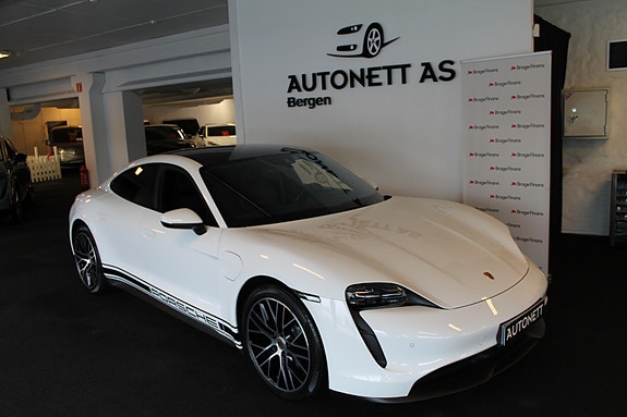 Porsche Taycan 12 of 30
