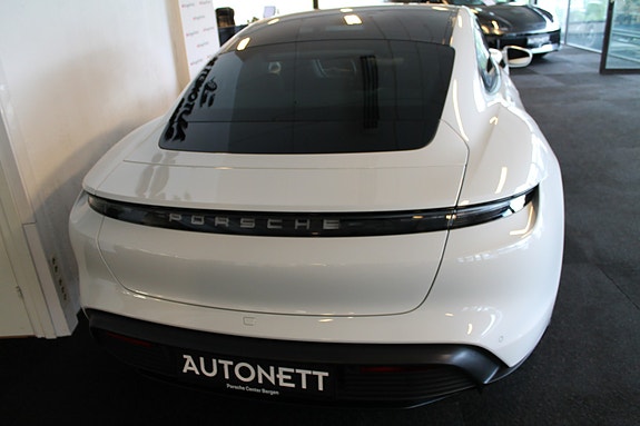 Porsche Taycan 8 of 30
