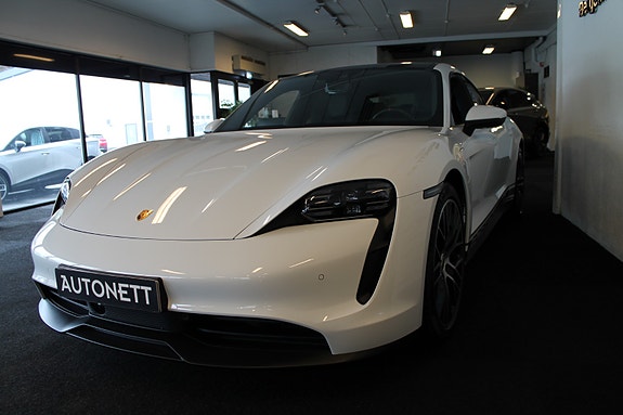 Porsche Taycan 6 of 30