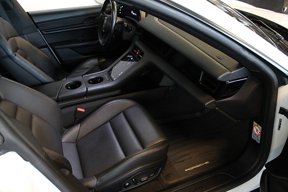 Porsche Taycan 20 of 30