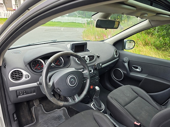 Renault Clio 11 of 25