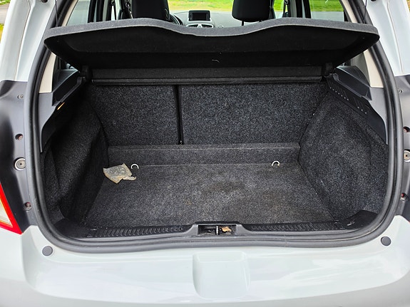 Renault Clio 23 of 25
