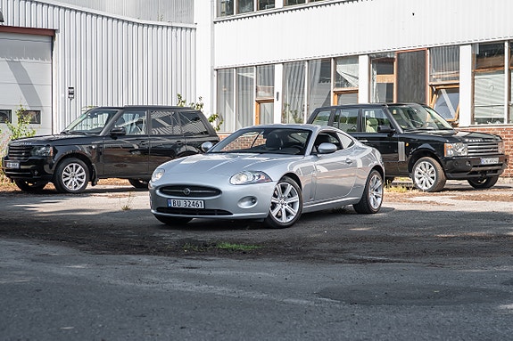 Jaguar XK 4 of 30