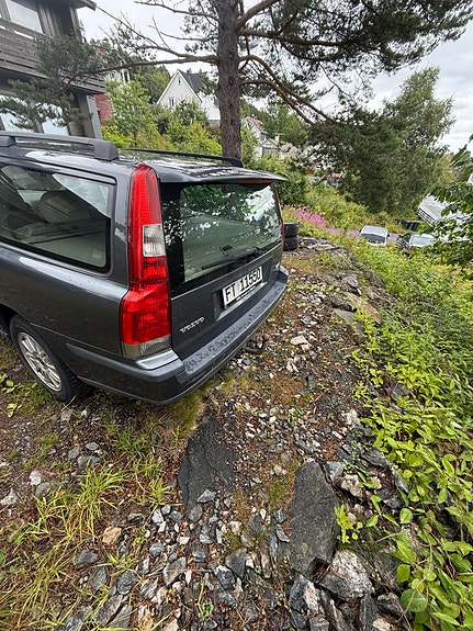 Volvo V70 3 of 5