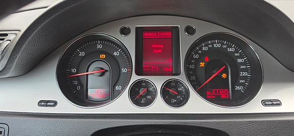 Volkswagen Passat 13 of 24