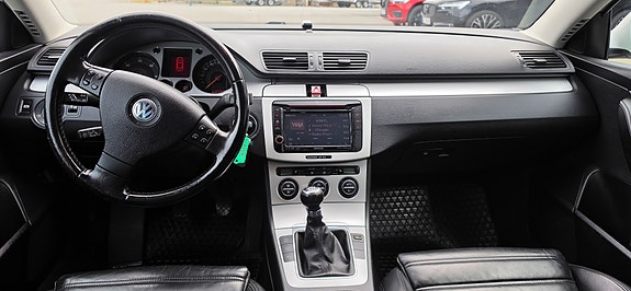 Volkswagen Passat 11 of 24