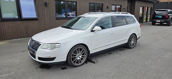Volkswagen Passat 2 of 24
