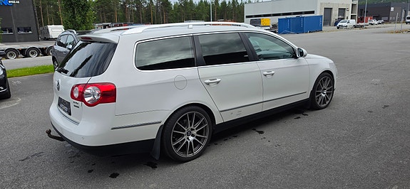 Volkswagen Passat 5 of 24