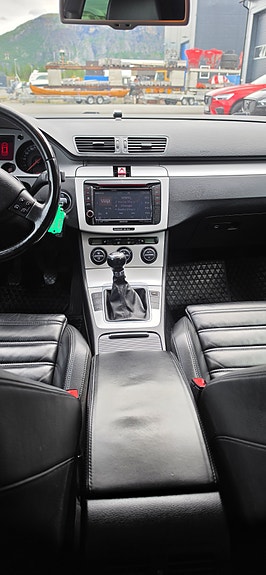 Volkswagen Passat 10 of 24