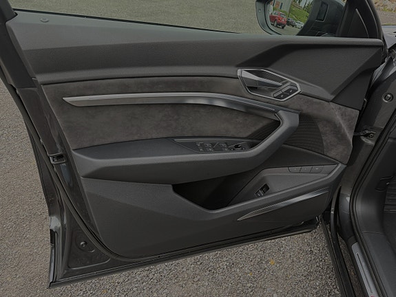 Audi e-tron 17 of 27