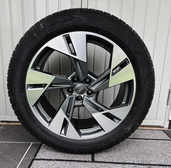 Audi e-tron 20 of 27