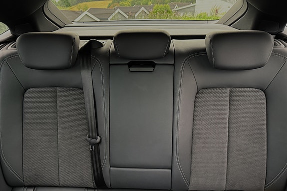 Audi e-tron 9 of 27
