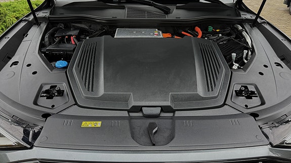 Audi e-tron 14 of 27