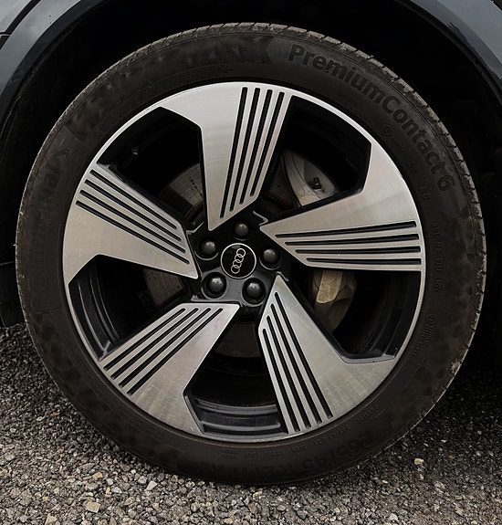 Audi e-tron 19 of 27