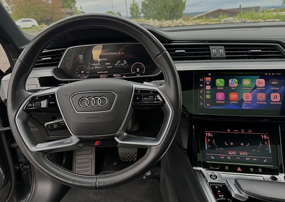 Audi e-tron 10 of 27