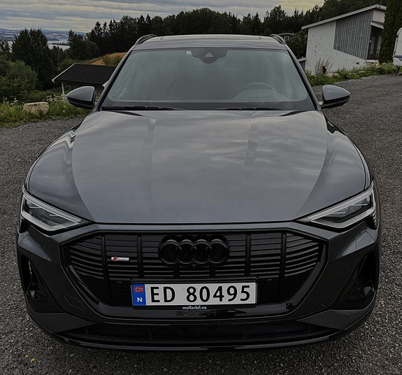 Audi e-tron 4 of 27