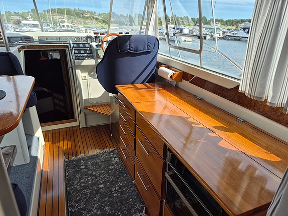 Viksund 350 fly selges med 2 Iveco motorer og strake aksler 12 of 30