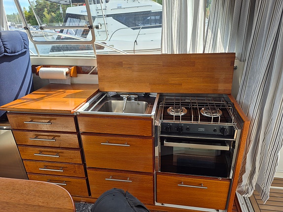 Viksund 350 fly selges med 2 Iveco motorer og strake aksler 14 of 30