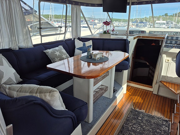 Viksund 350 fly selges med 2 Iveco motorer og strake aksler 11 of 30