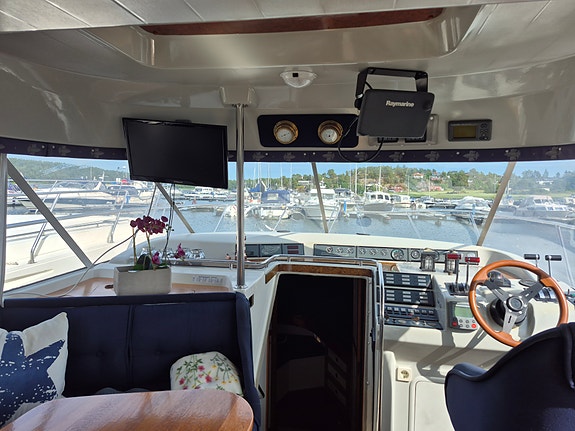 Viksund 350 fly selges med 2 Iveco motorer og strake aksler 16 of 30