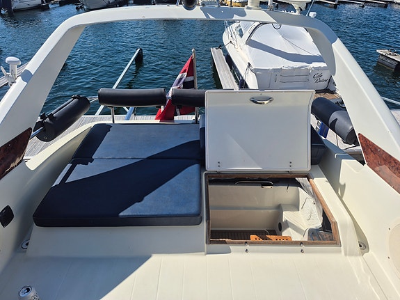 Viksund 350 fly selges med 2 Iveco motorer og strake aksler 4 of 5