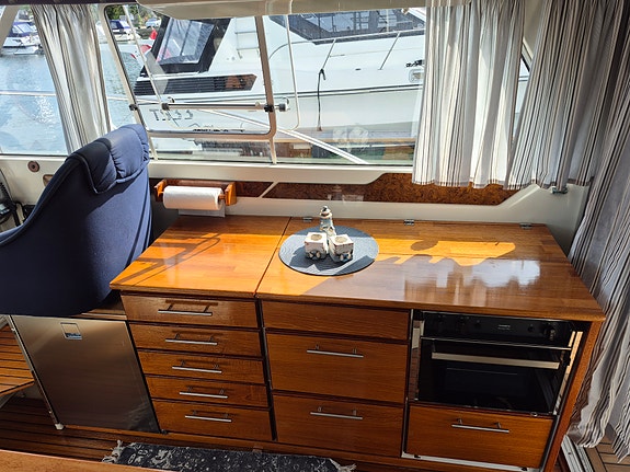 Viksund 350 fly selges med 2 Iveco motorer og strake aksler 13 of 30