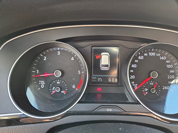 Volkswagen Passat 8 of 19