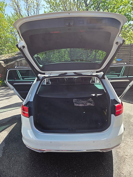 Volkswagen Passat 17 of 19