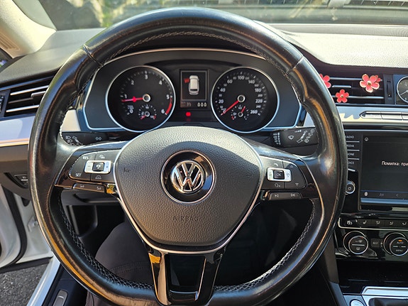 Volkswagen Passat 7 of 19
