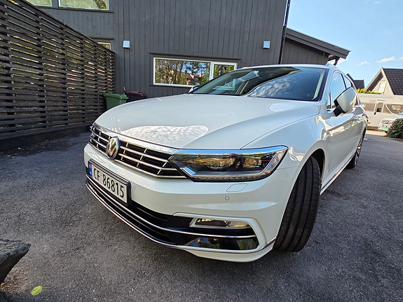 Volkswagen Passat 2 of 19