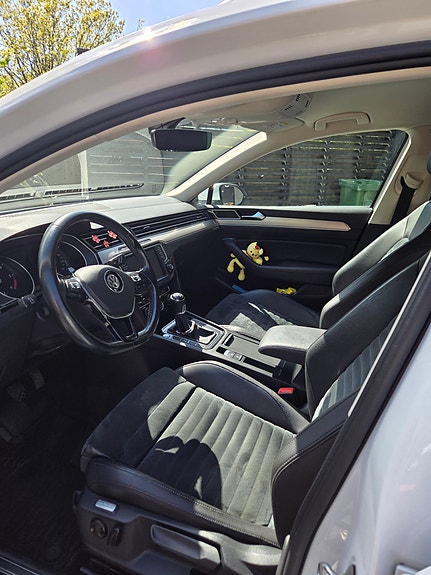 Volkswagen Passat 16 of 19