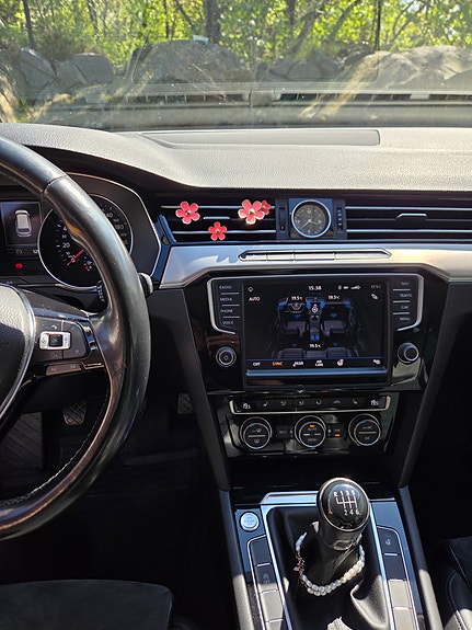Volkswagen Passat 12 of 19