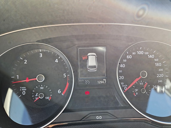Volkswagen Passat 9 of 19