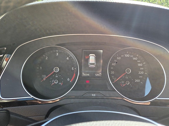 Volkswagen Passat 10 of 19