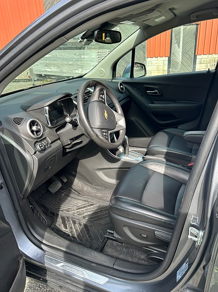 Chevrolet Trax 18 of 30