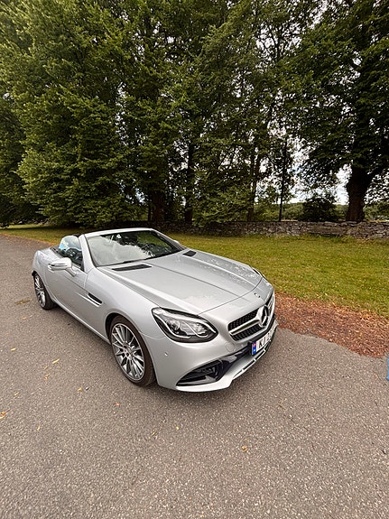 Mercedes-Benz SLC180 8 of 30