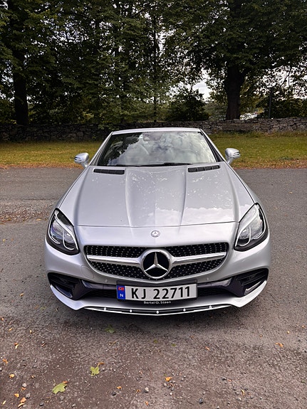 Mercedes-Benz SLC180 2 of 30