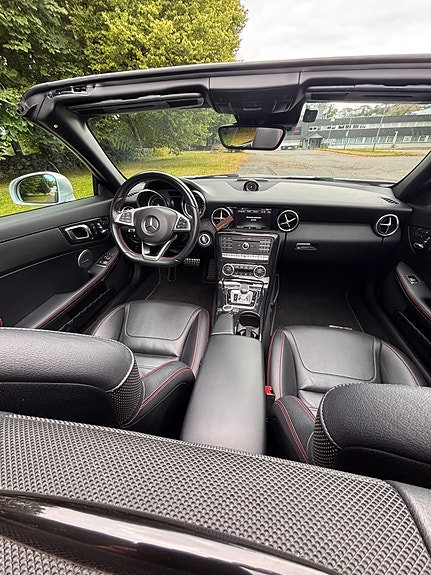 Mercedes-Benz SLC180 18 of 30