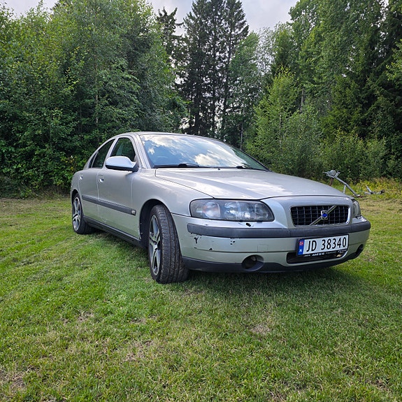 Volvo S60 2 of 8