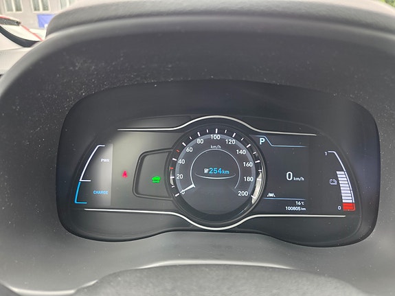 Hyundai Kona 26 of 28