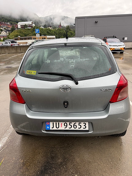 Toyota Yaris 4 of 6