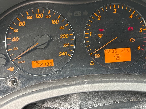 Toyota Avensis 13 of 18