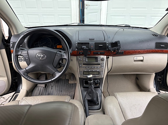 Toyota Avensis 7 of 18