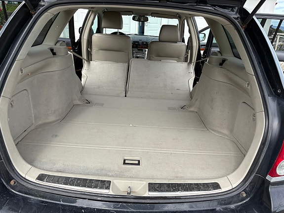 Toyota Avensis 2 of 18