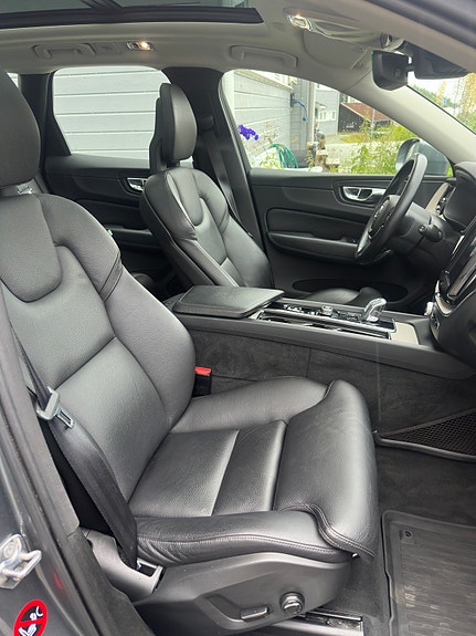 Volvo XC60 12 of 18