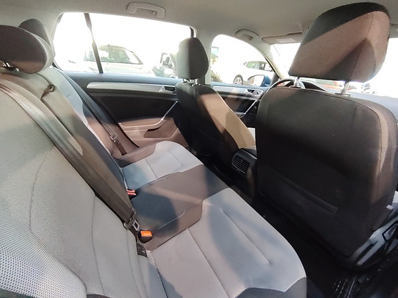 Volkswagen Golf 15 of 18