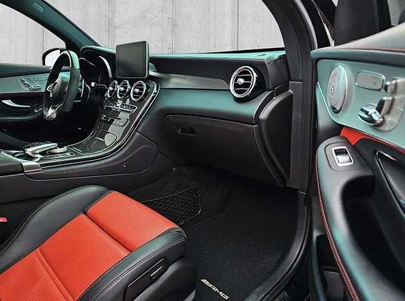Mercedes-Benz GLC63 9 of 30