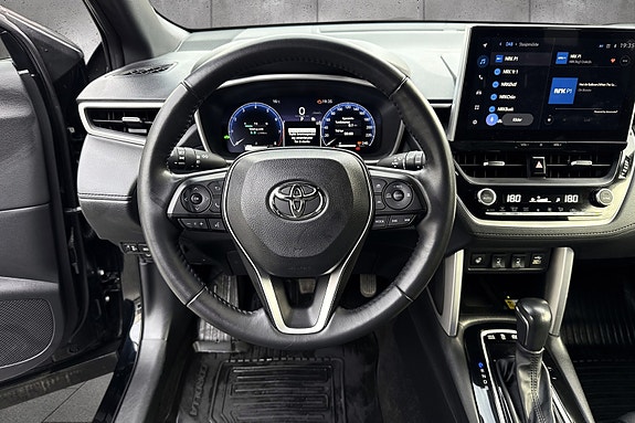 Toyota Corolla Cross 17 of 23