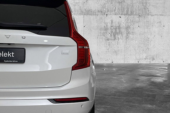 Volvo XC90 8 of 29
