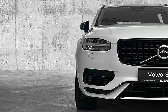 Volvo XC90 4 of 29
